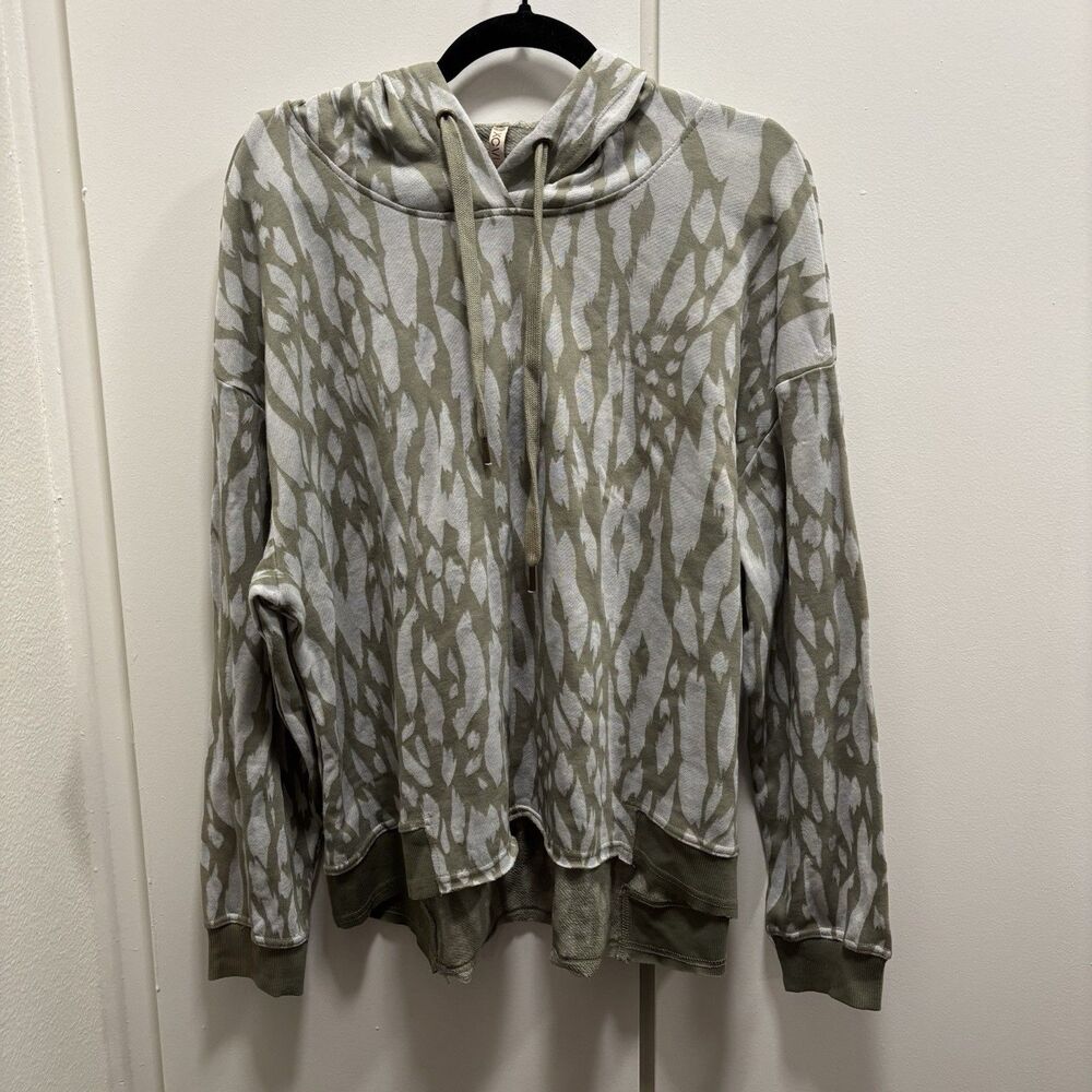 XCVI Women’s Sz XL Arlington Animal Print Pullover Hoodie Olive Green